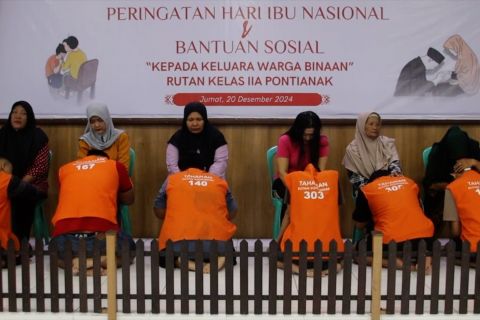 Rutan Pontianak gelar prosesi basuh kaki ibu oleh ratusan WBP