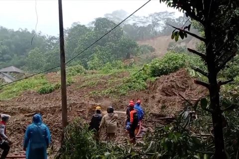 BNPB maksimalkan pencarian dua korban banjir di Sukabumi