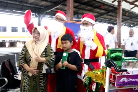 Ini cara KAI Daop 9 Jember hadirkan keceriaan Natal di Stasiun