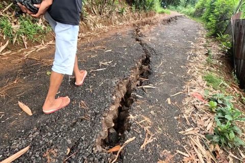 Melihat Kampung Cihonje yang sepi karena dampak pergeseran tanah