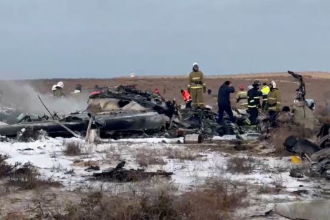 Pesawat Azerbaijan Airlines dari Baku jatuh dekat Aktau, Kazakhstan