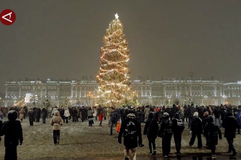 St. Petersburg Rusia memulai perayaan Tahun Baru