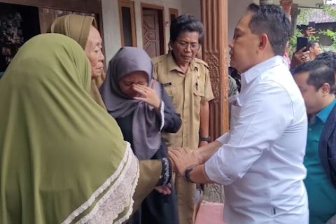 Pj Gubernur Jatim kunjungi rumah duka korban kapal tenggelam