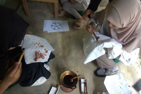 395 Pelaku ekonomi kreatif dibina Dispar Padang ​​​​​​​