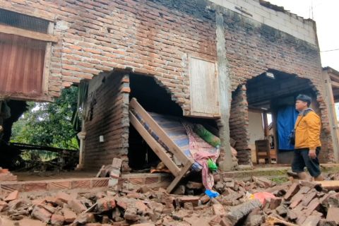 Banjir bandang terjang ratusan rumah warga di Saradan Madiun