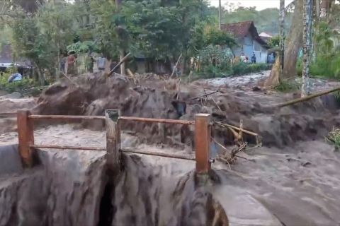 Banjir bandang terjang permukiman di lereng Argopuro Bondowoso