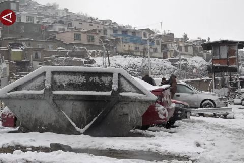 Jalur utama di Afghanistan terputus akibat salju lebat