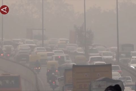 Kabut tebal dan polusi udara kembali melanda New Delhi