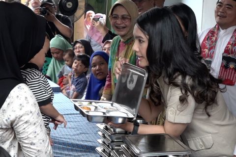 Wamen Isyana tinjau program MBG untuk balita dan ibu hamil di Ciracas