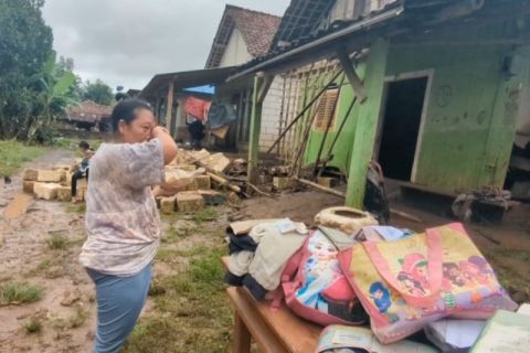 Banjir bandang terjang ratusan rumah warga di Madiun - VIDEO