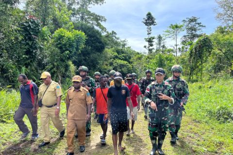 Pimpinan OPM serahkan diri setelah TNI lakukan pendekatan humanis - VIDEO