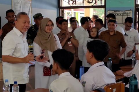 Menko Pangan resmikan SPPG ke-245 di Banyuwangi