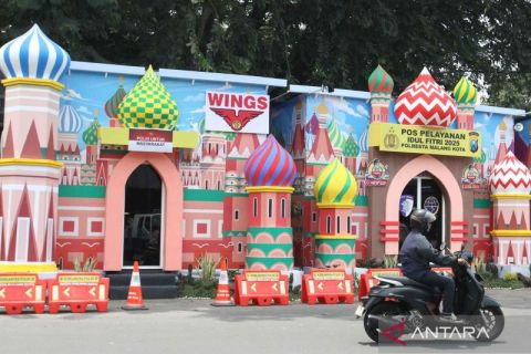 Pos pelayanan mudik berkonsep ramah anak dengan desain menyerupai wahana permainan di Malang