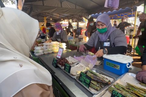 Intip meriahnya berbuka puasa rasa piknik di Kuantan Malaysia