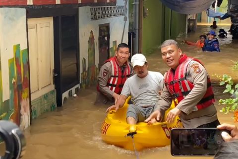 Kawasan Kampung Melayu terendam banjir akibat luapan Kali Ciliwung