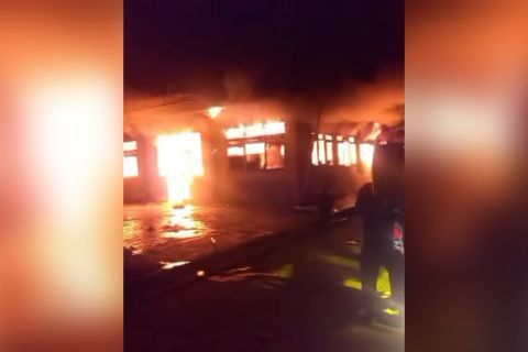 Gedung Ponpes Nabil Husein Samarinda terbakar