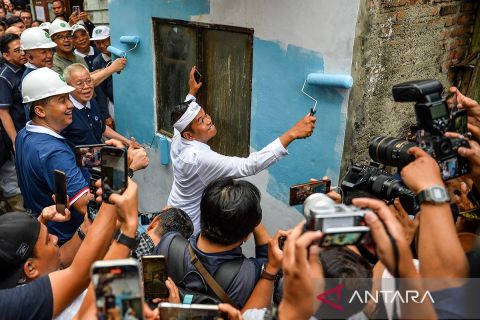 Peluncuran program Bebenah Kampung untuk merenovasi rumah tak layak huni di Bandung
