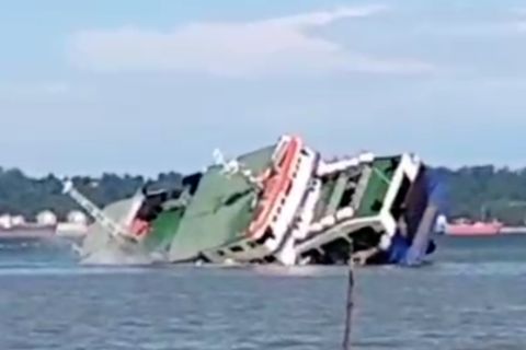 2 ABK KMP Muchlisa yang tenggelam di Teluk Balikpapan masih hilang