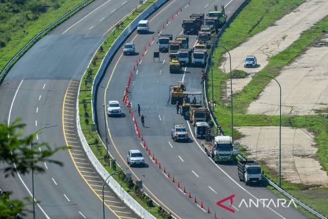 Kerusakan badan Jalan Tol Cisumdawu akibat pergerakan tanah