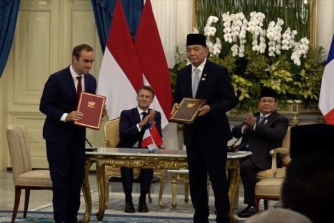 Kunjungan Macron hasilkan deretan dokumen kerja sama berbagai bidang