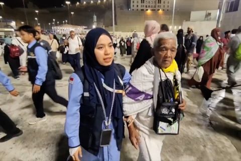 Cerita polwan yang jadi petugas haji karena ingin bantu jamaah lansia