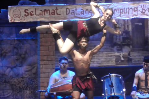 Eksplorasi kontemporer Tari Celeng oleh seniman Surabaya dan Jerman
