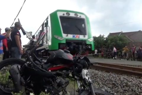KA Malioboro Ekspres tabrak 7 motor di Magetan, 4 orang tewas