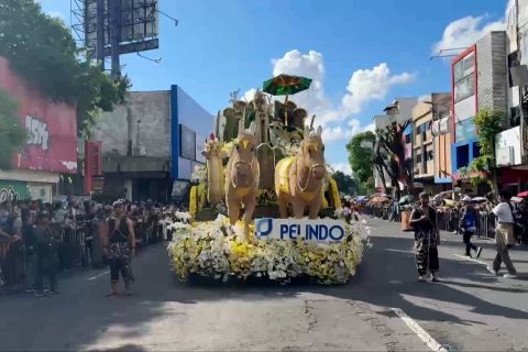Kala "Nyi Roro Kidul" tampil di Surabaya Vaganza 2025