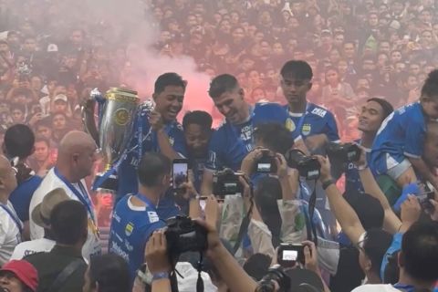 Persib Bandung gemilang di laga pamungkas, kalahkan Persis Solo 3-2