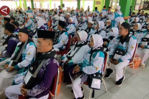 Kloter pertama jamaah calon haji Jateng tiba di Asrama Haji Donohudan