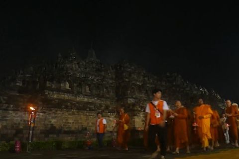 Prosesi Pradaksina tutup rangkaian perayaan Waisak 2569 BE