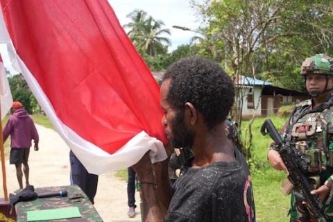 Pimpinan OPM Sorong Raya serahkan diri ke Pos TNI di Maybrat