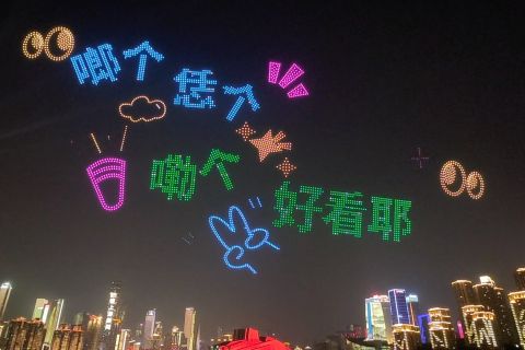 Terpukau pertunjukan "drone" tepi sungai di Chongqing