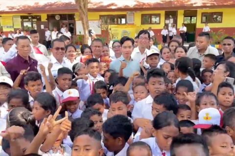 Wapres kunjungi SDI Kaniti di Kupang, bagikan alat bantu pendidikan