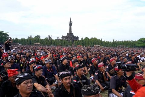 Pecalang se-Bali deklarasikan tolak premanisme berkedok ormas
