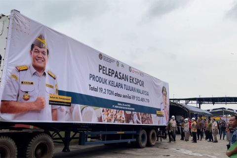 19,2 ton kelapa dari Kepri dikirim ke Malaysia melalui Batam