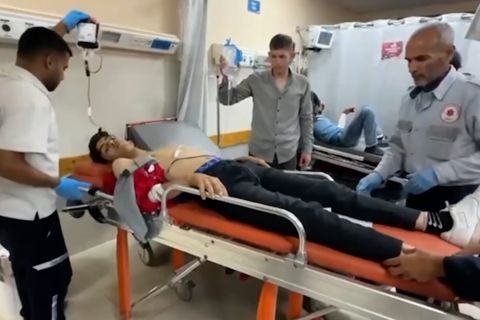 Israel tembak warga Palestina saat sedang menunggu bantuan kemanusiaan
