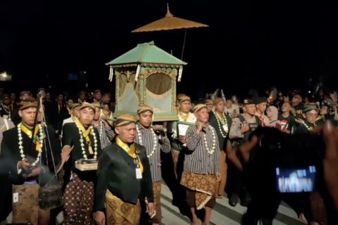 Kirab pusaka, tradisi Mangkunegaran sambut Malam Satu Suro