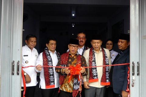 Mendes PDT resmikan pengoperasian Koperasi Merah Putih di kota Ambon
