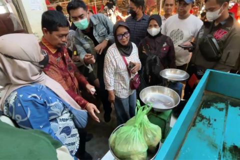 Diskumdag Pontianak bongkar kecurangan pedagang pasar tradisional