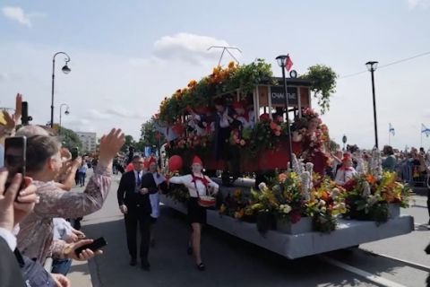 Festival bunga yang meriah peringati Hari Rusia di St. Petersburg