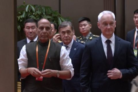 Pertama sejak konflik perbatasan, Menhan India bertemu Menhan Pakistan