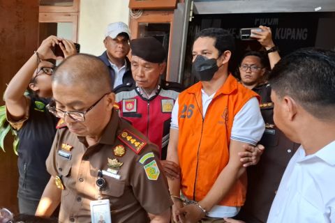 POLDA NTT LIMPAHKAN TERSANGKA MANTAN KAPOLRES NGADA KE KEJAKSAAN