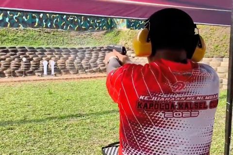 Ratusan peserta ikuti kejuaran menembak Kapolda Kalsel Cup