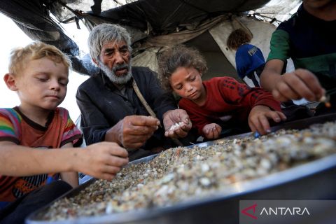 Melihat perjuangan warga Palestina mengais sampah sisa makanan untuk bertahan hidup