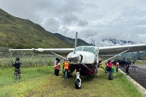 Pecah ban, pesawat Alda Air tergelincir di Bandara Puncak Jaya