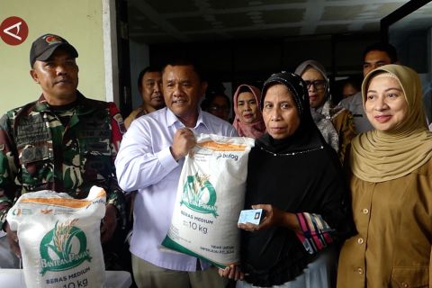 Bulog salurkan bantuan pangan beras kepada 80.864 PBP di Maluku