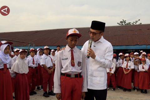 Pemkot Palembang bagikan 39.099 seragam sekolah gratis ke siswa baru