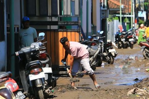 Banjir di Mataram surut, Gubernur NTB pimpin pembersihan lingkungan