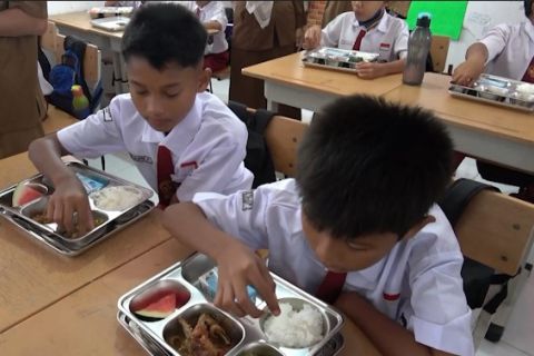 Tahun ajaran baru, 17 sekolah di Padang mulai laksanakan MBG